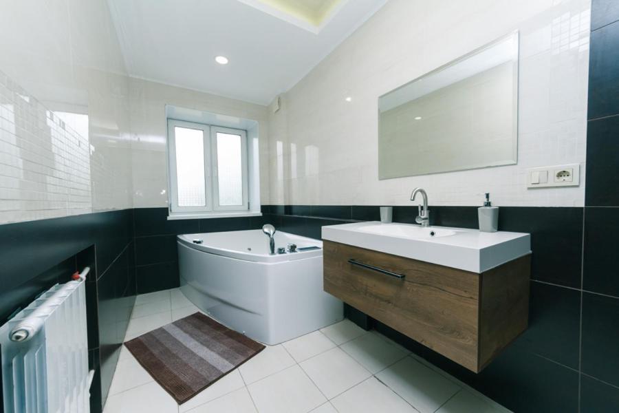 Hotrent Pechersk Lesy 20/22 Kyiv Exterior photo